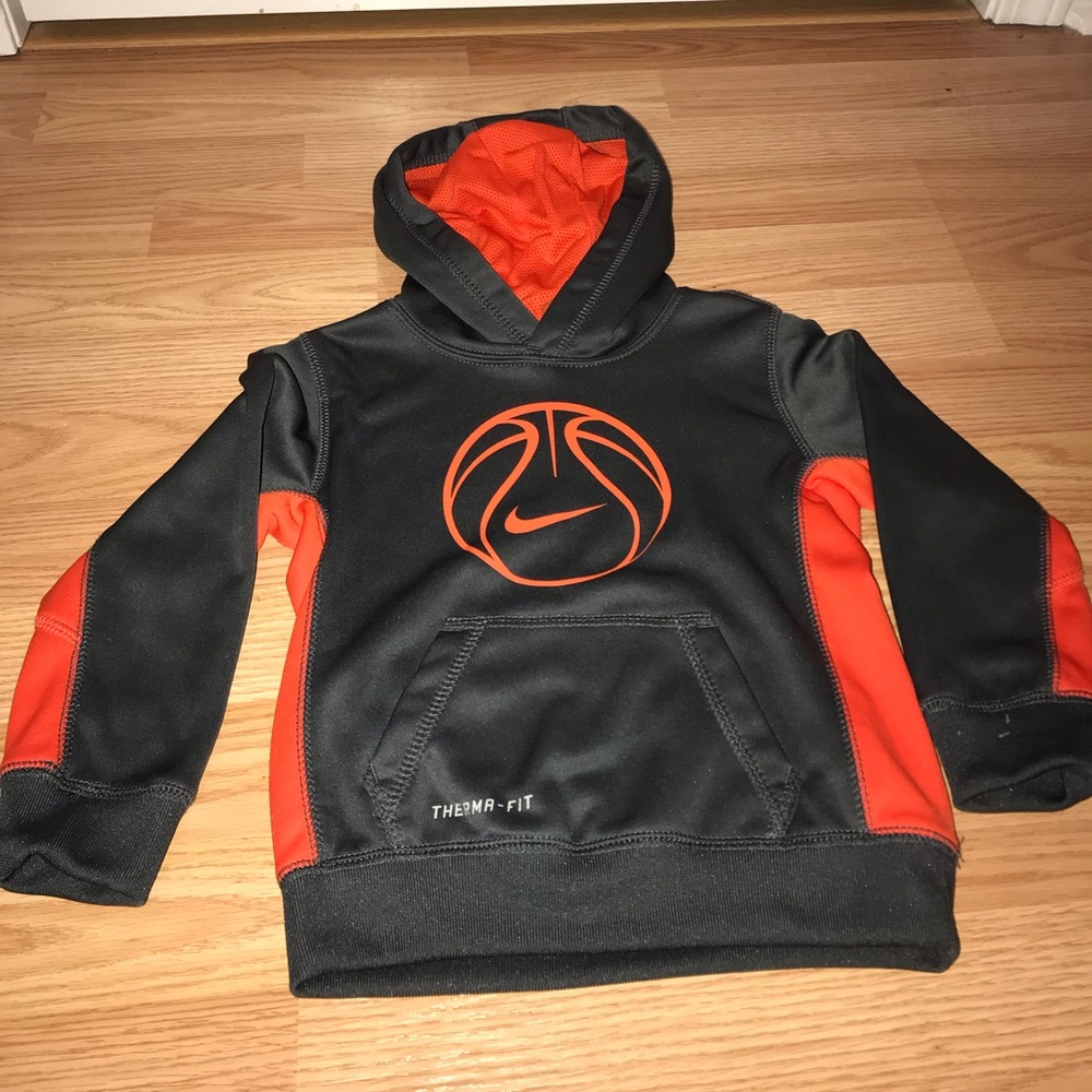 Boys Nike Therma Fit 3T pull over hoodie